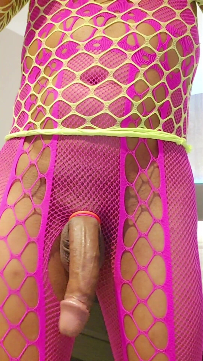 Milah CrossxxX: Meu vizinho me insulta e cospe em mim na frente...