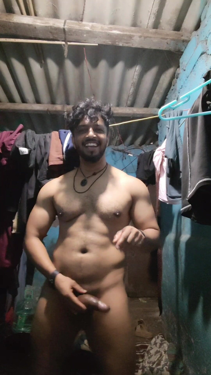Mastkalandar: Desi Hunk ช่วยตัวเองคนเดียว