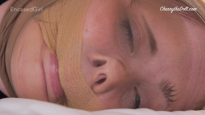 Cherry The Doll: Ni lông bịt lông