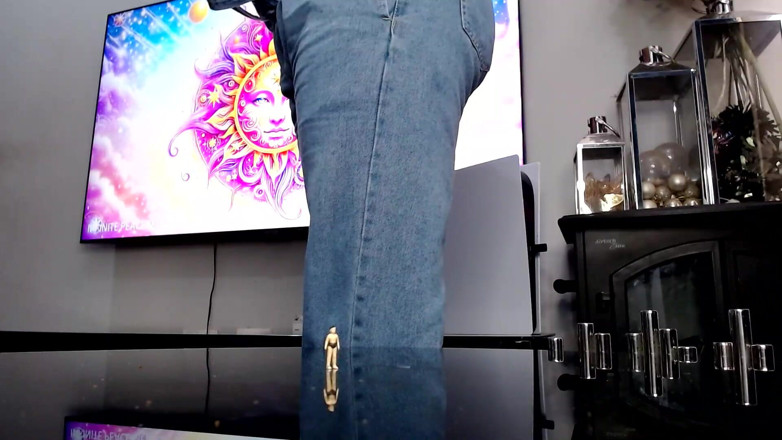 Maeling: Tiny Man Ruined in Jeans Ass-fyxiation with Giant Ass Unknowing