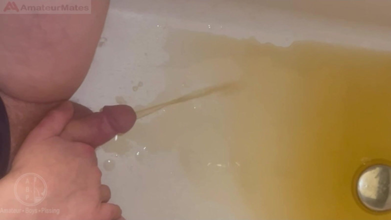AmateurBoysPissing: ¡pequeños Parásitos Atrapados En La Polla De Jules! Ver Cómo...