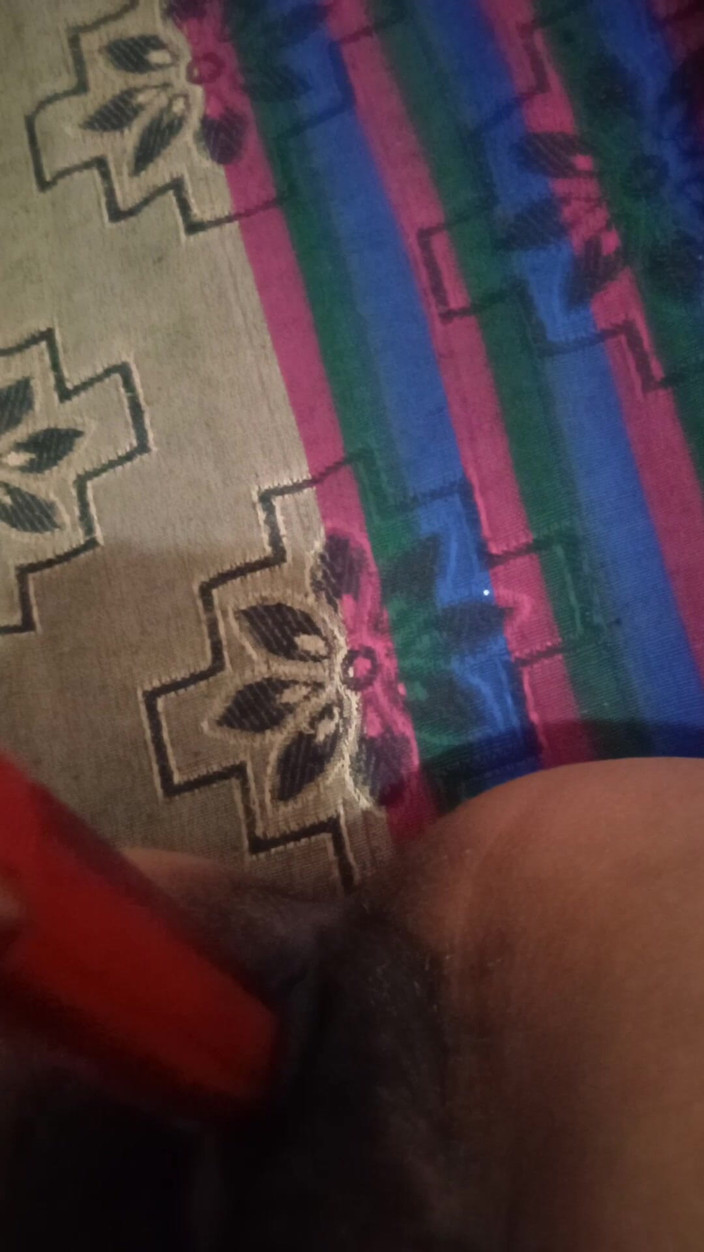 Nisha12362: 내 보지에 립스틱 | 자지를 빨아주는 18세 소녀