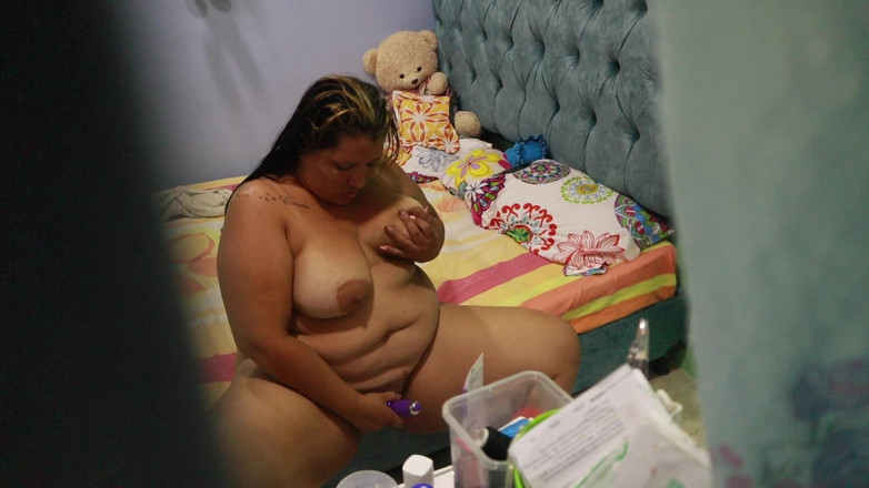 Lexly_16: Macecha je přistižena při masturbaci její kundičky a velkého zadku