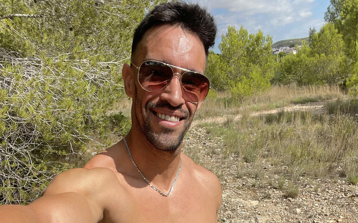 Paul Williams: पगडंडियों और सड़क पर नग्न घूमना