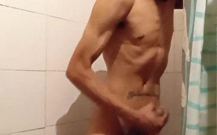 David 22 cm: Jhoan masturbiert in der dusche