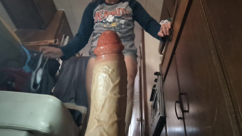 Jamponie Sexy Hot Milf: Orta Yaşlı Seksi Kadın Amcığında Büyük Dildo