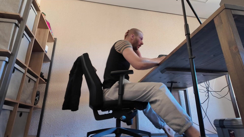 DPeggingD Leanko: Jerking off to Porn