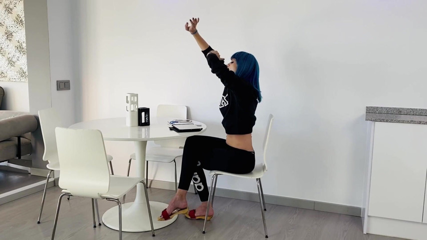 Streching and Dangling at the Office (Candystart Videos)