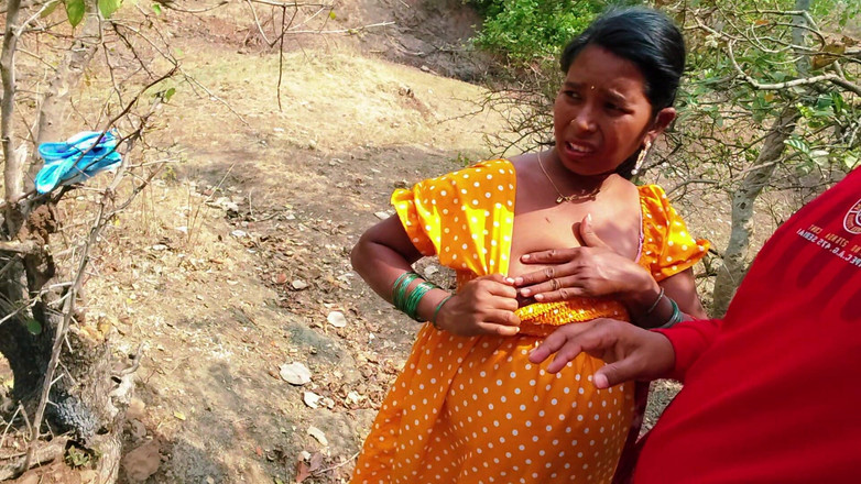 Premi pooja: 気分が乗って彼女の尻を犯した
