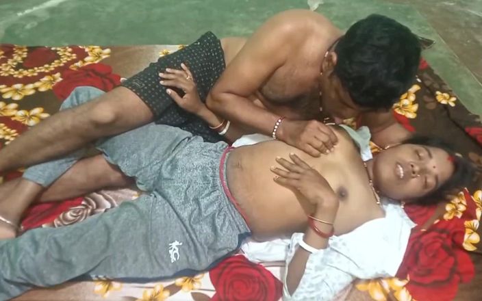 Sumitra-bhabi: 印度德西女人的假装视频乡村风格