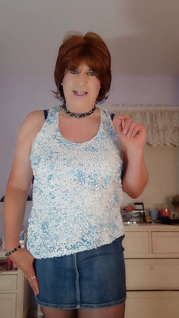 Victoria Lecherri: Plugging my ass before i go out