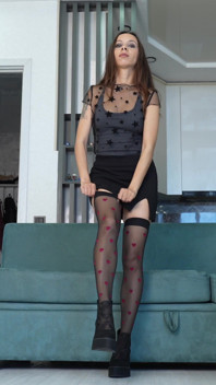 Mostrando Come Appaiono Le Mie Nuove Calze Con Outfit Diversi