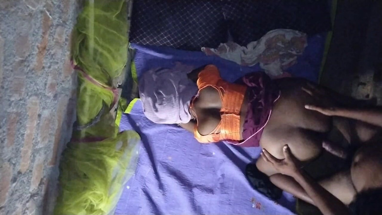 Pumi: Sesso duro con India di notte. Video di sesso indiano...