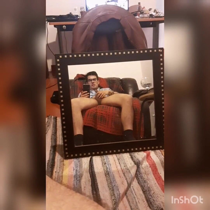 Ppdasloucuras: Aynanın yanında mastürbasyon yapıyor