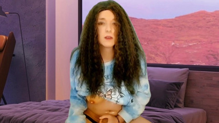 Bella Roar: Naolejovaná Sissy si dělá radost mokrým, výbušným koncem!