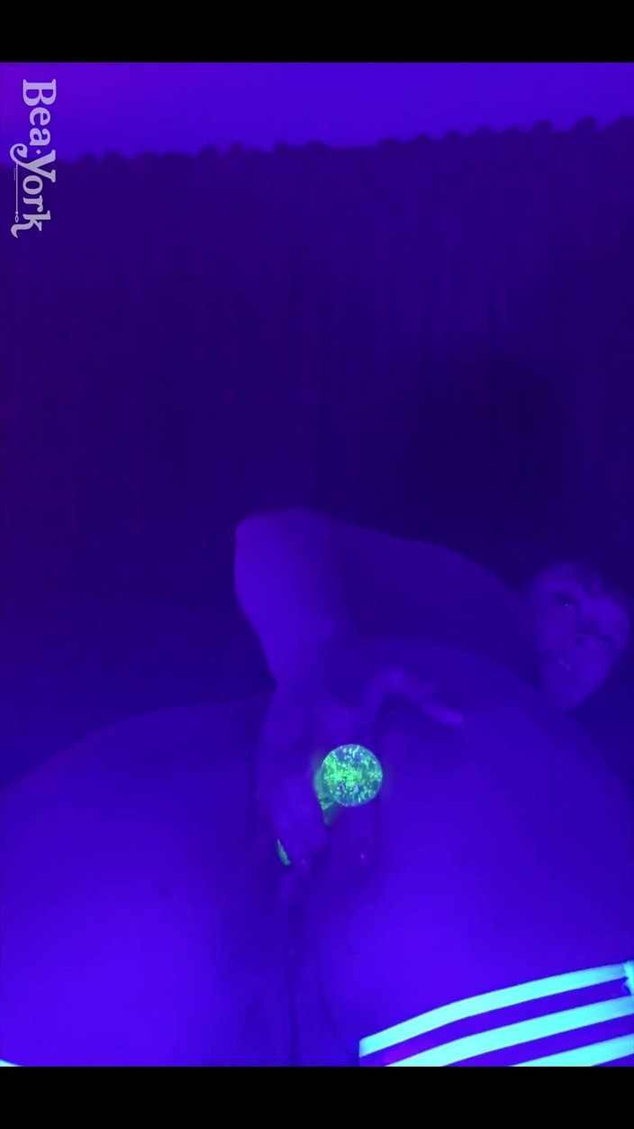 Bea York: Saya Suka Bahawa It Glows dalam Gelap
