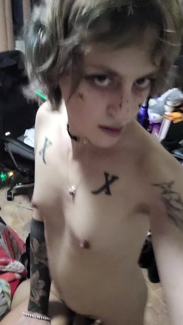 AcidSuccubus: Перший раз, коли я трахав транс-діджей, вона тепер моя повія