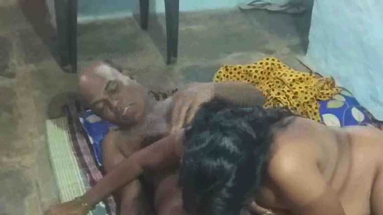 Desi palace: Bhabhi desi berkongkek dengan teman lelaki
