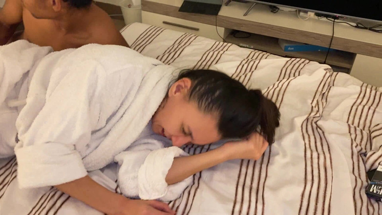 Mr Cute Cock: Aldatılan Evli Kadın Kendi Bölümünü Kullanmama Izin Veriyor 27