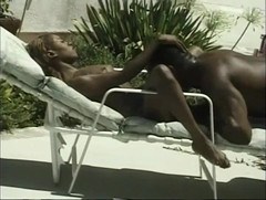 Africans Orgasm: Sexy černý pár miluje na zahradě ... Lízání kundičky a šukání kundičky