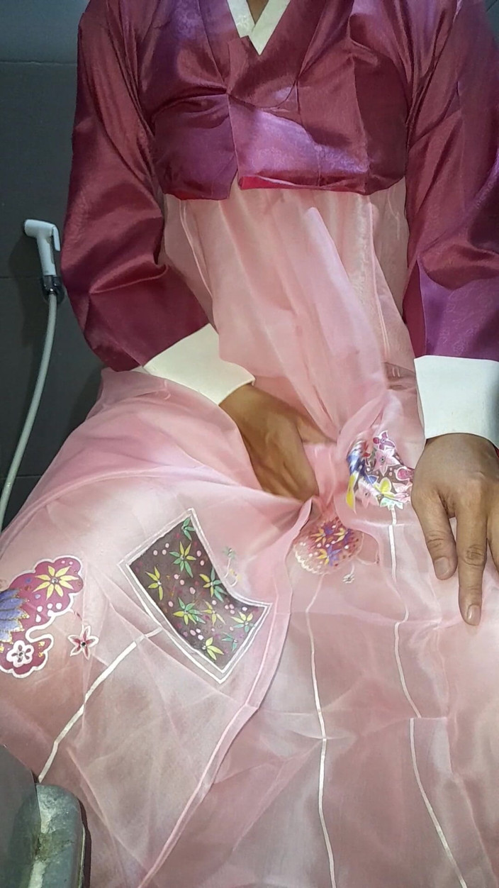 Naomisinka: Crossdresser acabando con hanbok, vestido tradicional coreano