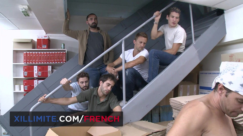 French girls at work: アーカイブルームのトリオ