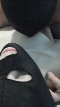 Mein freund leckt meine titten und erfreut meine nippel sinnlich
