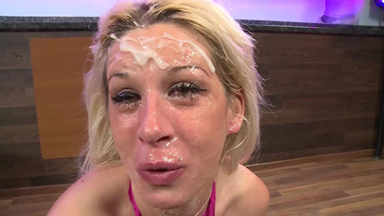 Gang Bang Germany: Přijde do Mnichova, aby ji tam kluci pořádně ošukali.