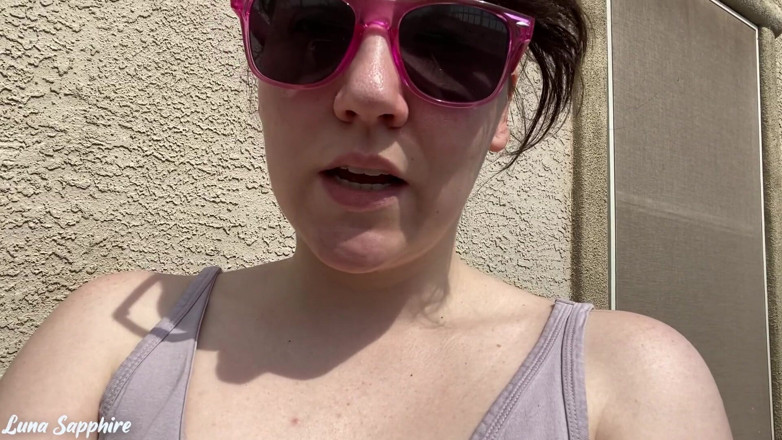 Luna Sapphire: Backyard outdoor pee
