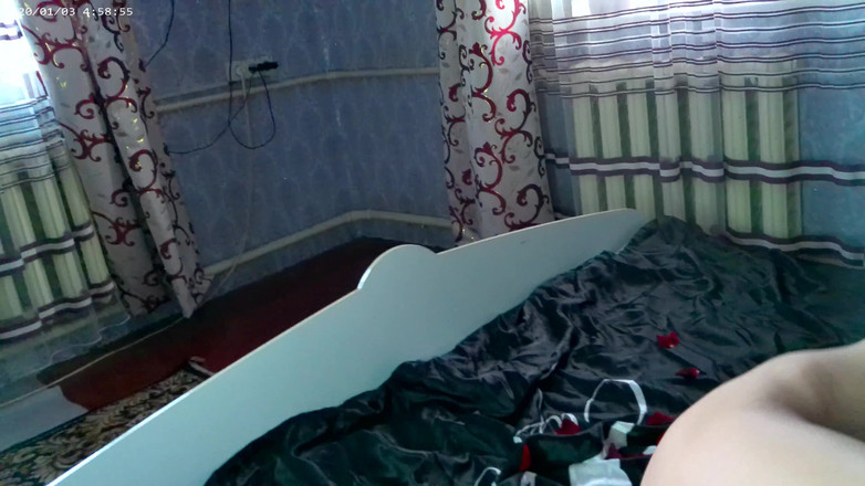 DirtyLubov: バラの床でのオーラル