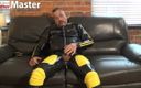 English Leather Master: Üvey baba kauçuğuna değişiyor ve sünnetsiz yarakla mastürbasyon yapıyor ve...