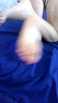 MILF Showing Soles