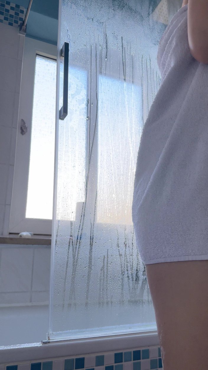 SweetLucy96: Anda datang kepada saya di dalam tab mandi