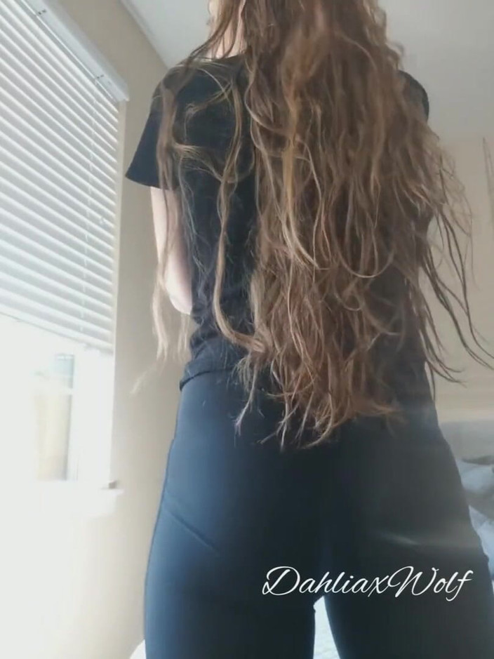 Dahlia Wolf: Spandex se masturbando