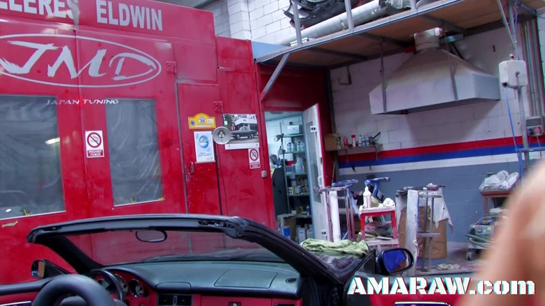 Amaraw: Malá prsa blonďatá teenagerka Melody Star análně šuká u automechaniků