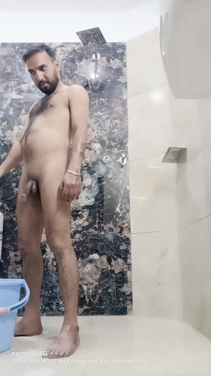 Rajasthani-old-lover: Masturbazione di un papà indiano in luogo pubblico