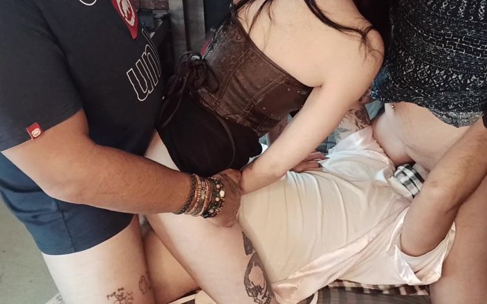 Mysticbabe8: Тройничок с двойным проникновением в гостиничном номере