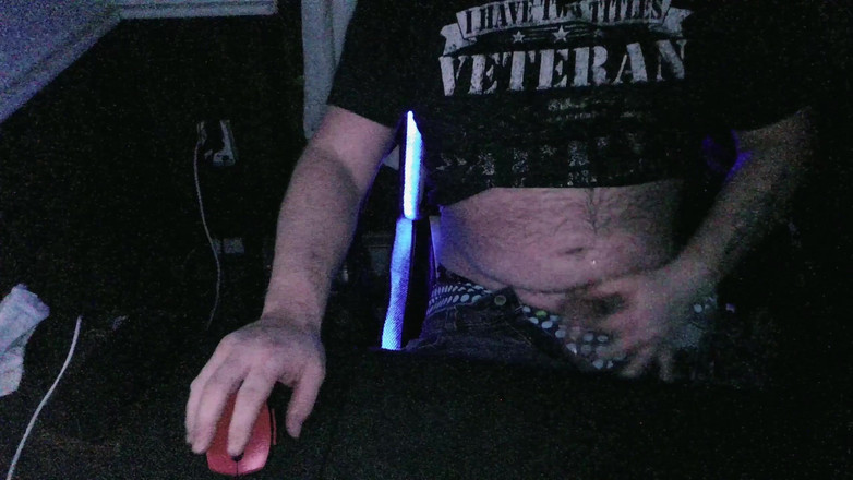 Respawn Daddy: Masturbazione calda e arrapata in salotto con webcam. Goditi il...