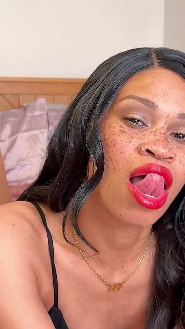 Lips Teasing and Dangling (Goddess Rosie Reed)