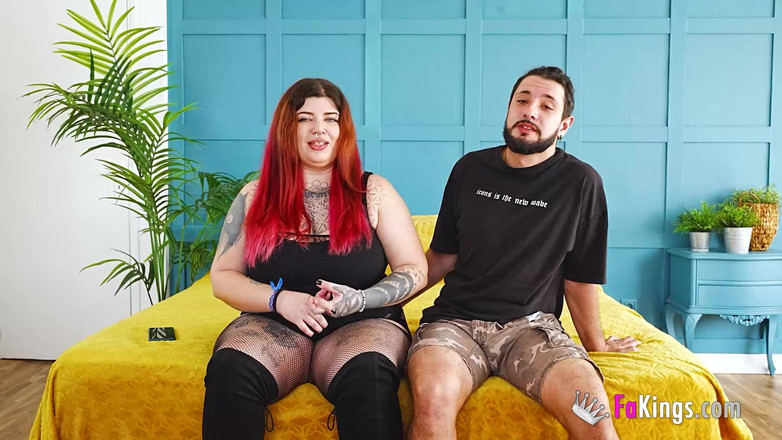 FAKings: Chubby Beauty Alternative займається сексом з туристом: Лея Саез, доїть італійську Лефу в фальшивому стилі