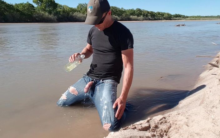 Golden Adventures: Meando mis jeans y masturbándome en el Rio Grande