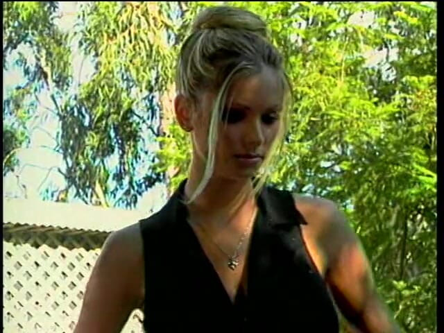 Stunning MILFs: Două curvă blondă uimitoare matură sexy împart o pulă grasă