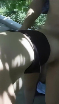 Blonde à forte poitrine baisée par deux grosses bites