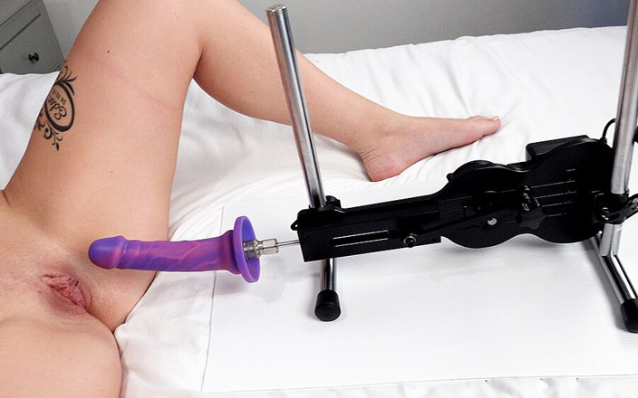 Xcellent-Models: MILF Lucy Cums Hard with Her Sinloli Fuck Machine.!!