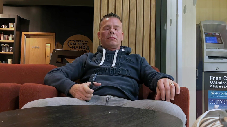 NakedFoxx: 바쁜 커피숍에서 따먹히는 Dared - 격렬한 공개 정액