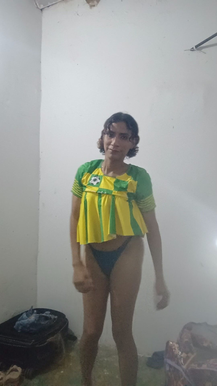 Femboy from Colombia: Una Buena Garotas Estar Dando Sus Pasos