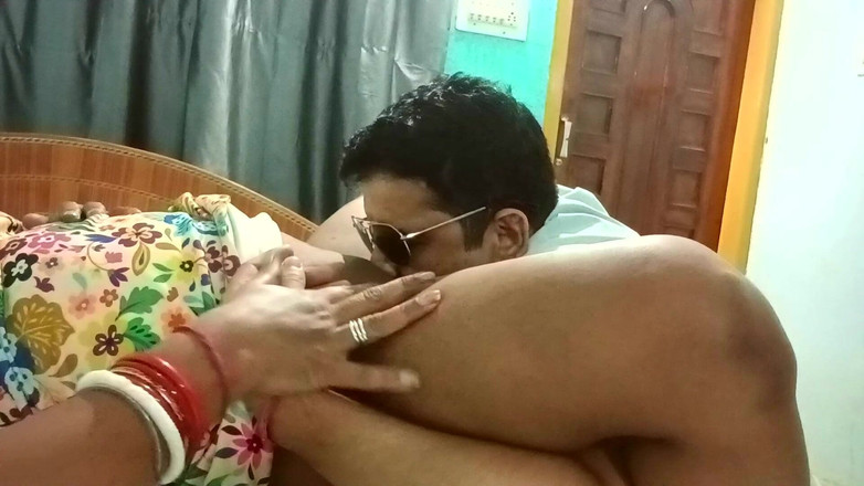 Popmini: インド人既婚バービ・レシュマロマンチックなフェラチオとホットセックス