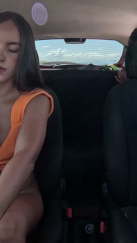 Młoda loszka hitched jeździć w Búzios, Rj, i wziął to w dupę po raz pierwszy - Candy Debby
