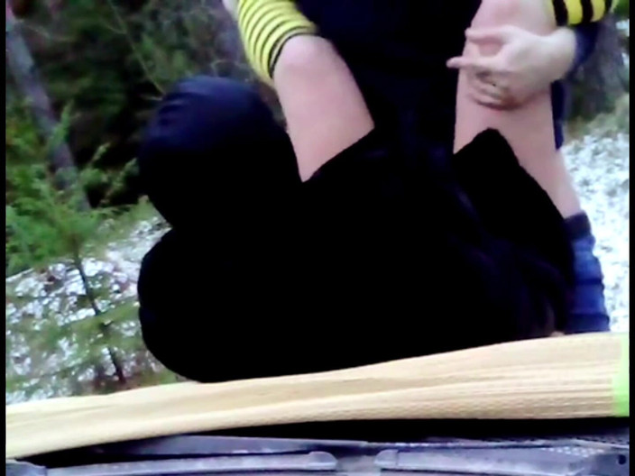 Crazyfamily 1970: Fodida no capô do carro