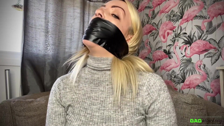 Gag Attack: Penny Lee - персонализированная водолазка давится собой